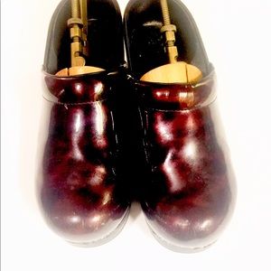DANSKO Woman’s Professional Nurse/ Chefs Clogs